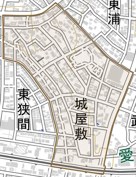 城屋敷とその周辺の地図。町の範囲を重ねている