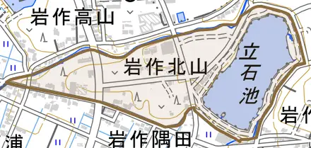 岩作北山とその周辺の地図。町の範囲を重ねている