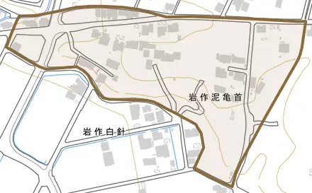 岩作泥亀首とその周辺の地図。町の範囲を重ねている