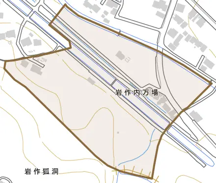 岩作内万場とその周辺の地図。町の範囲を重ねている