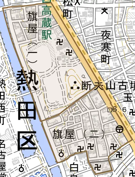 旗屋とその周辺の地図。町の範囲を重ねている