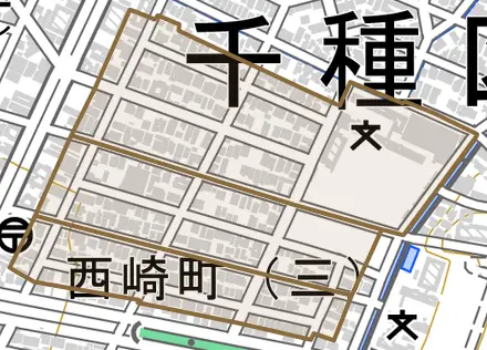 西崎町とその周辺の地図。町の範囲を重ねている