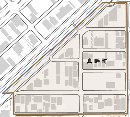 真畔町とその周辺の地図。町の範囲を重ねている