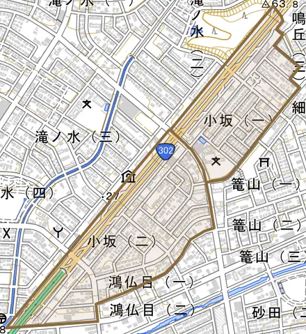 小坂とその周辺の地図。町の範囲を重ねている