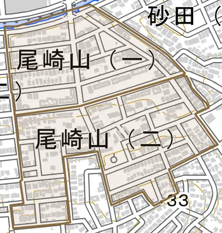 尾崎山とその周辺の地図。町の範囲を重ねている