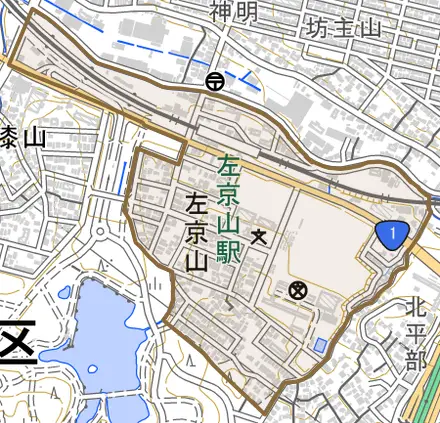 左京山とその周辺の地図。町の範囲を重ねている