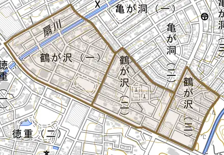 鶴が沢とその周辺の地図。町の範囲を重ねている