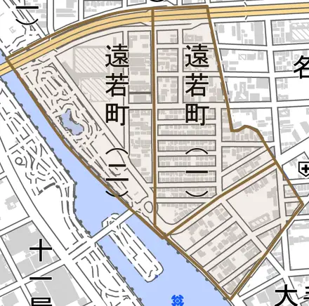 遠若町とその周辺の地図。町の範囲を重ねている