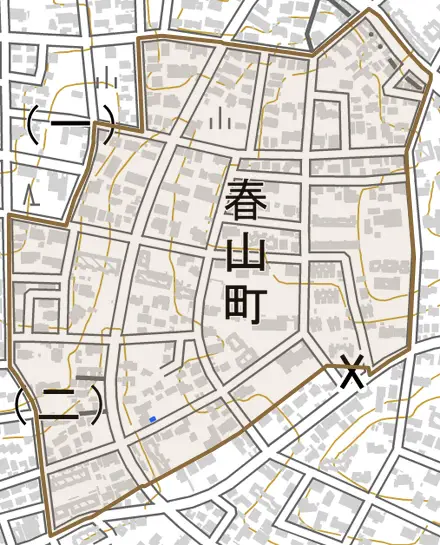 春山町とその周辺の地図。町の範囲を重ねている