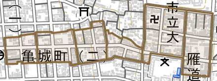 亀城町とその周辺の地図。町の範囲を重ねている