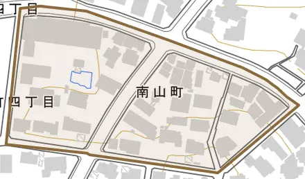 南山町とその周辺の地図。町の範囲を重ねている