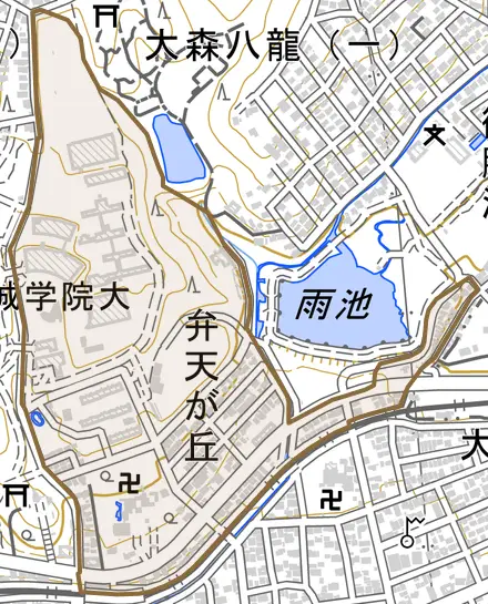 弁天が丘とその周辺の地図。町の範囲を重ねている