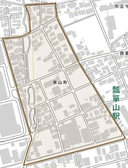 東山町とその周辺の地図。町の範囲を重ねている