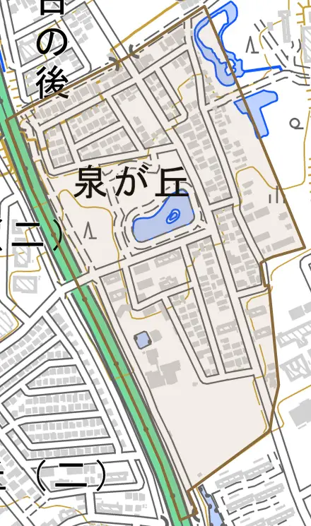 泉が丘とその周辺の地図。町の範囲を重ねている