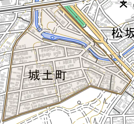 城土町とその周辺の地図。町の範囲を重ねている