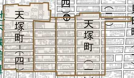 天塚町とその周辺の地図。町の範囲を重ねている