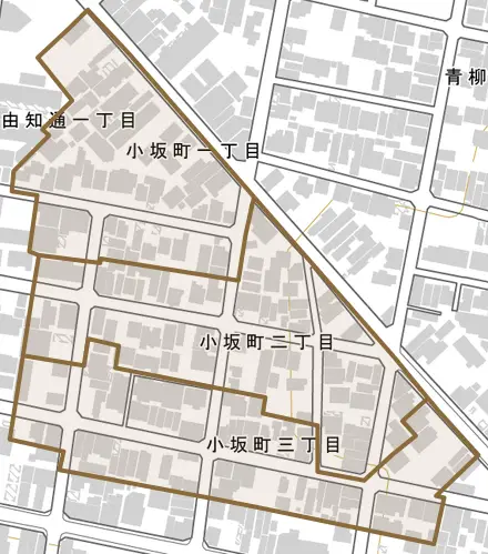 小坂町とその周辺の地図。町の範囲を重ねている