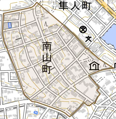 南山町とその周辺の地図。町の範囲を重ねている