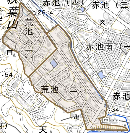 荒池とその周辺の地図。町の範囲を重ねている
