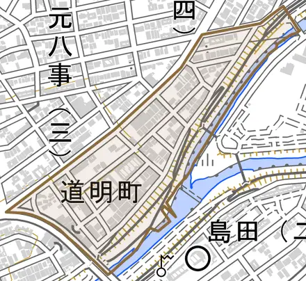 道明町とその周辺の地図。町の範囲を重ねている