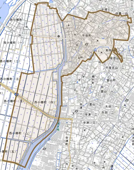 平坂町とその周辺の地図。町の範囲を重ねている