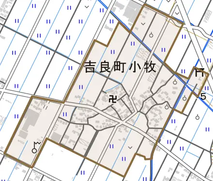 吉良町小牧とその周辺の地図。町の範囲を重ねている