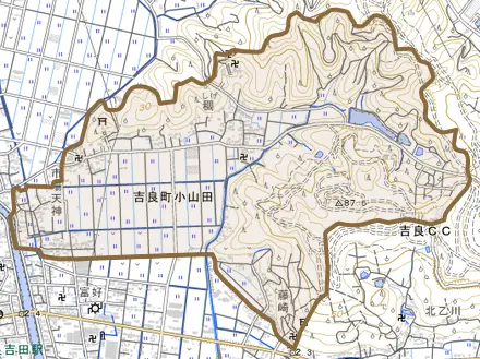 吉良町小山田とその周辺の地図。町の範囲を重ねている