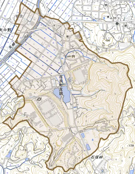 吉良町友国とその周辺の地図。町の範囲を重ねている