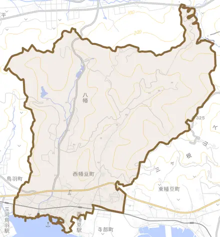 西幡豆町とその周辺の地図。町の範囲を重ねている