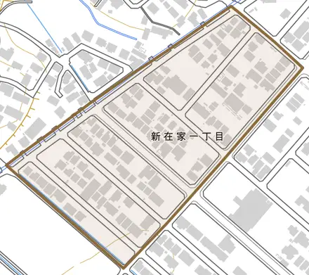 新在家とその周辺の地図。町の範囲を重ねている