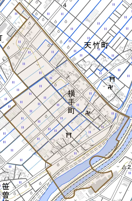 横手町とその周辺の地図。町の範囲を重ねている