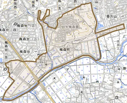 梅森町とその周辺の地図。町の範囲を重ねている