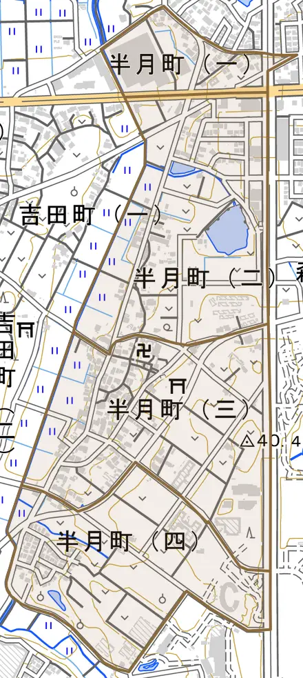 半月町とその周辺の地図。町の範囲を重ねている