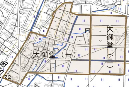 大御堂とその周辺の地図。町の範囲を重ねている
