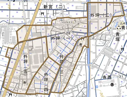 外坪とその周辺の地図。町の範囲を重ねている
