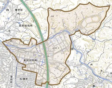 東阿知和町とその周辺の地図。町の範囲を重ねている