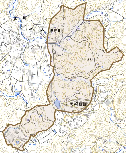 板田町とその周辺の地図。町の範囲を重ねている