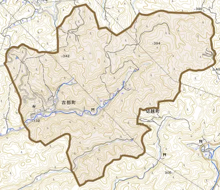 古部町とその周辺の地図。町の範囲を重ねている
