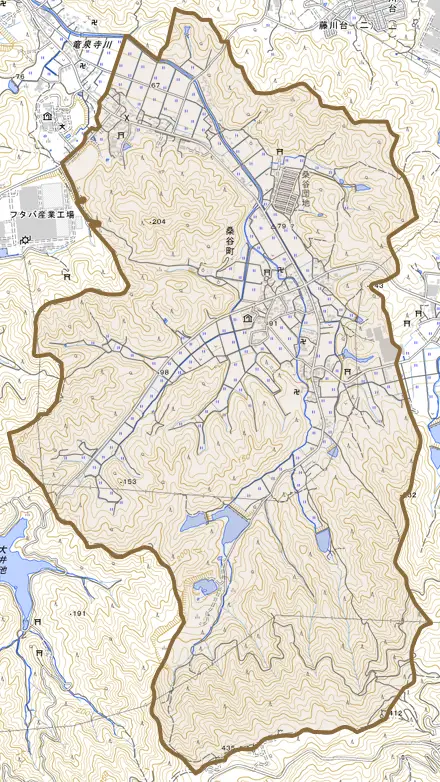 桑谷町とその周辺の地図。町の範囲を重ねている