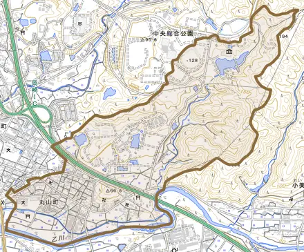 丸山町とその周辺の地図。町の範囲を重ねている