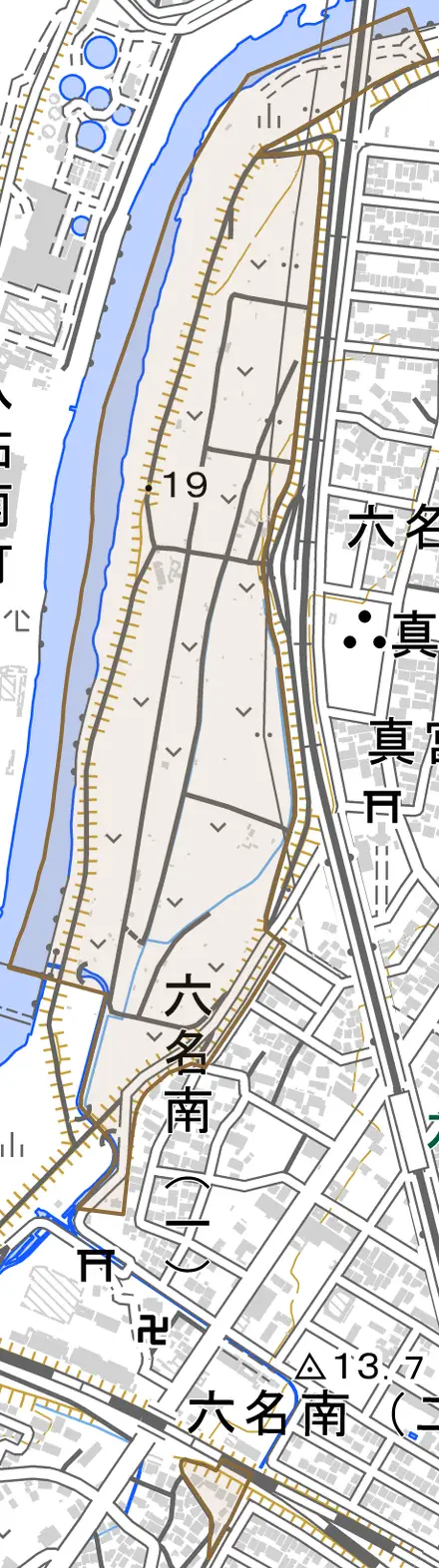 六名町とその周辺の地図。町の範囲を重ねている