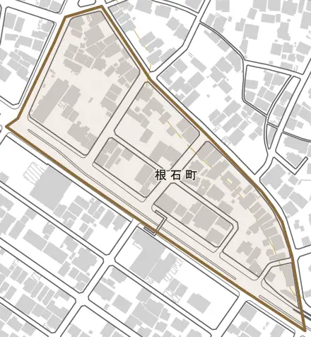 根石町とその周辺の地図。町の範囲を重ねている