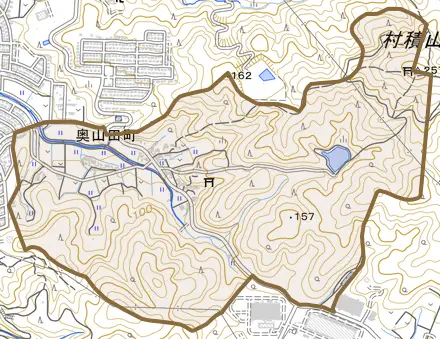 奥山田町とその周辺の地図。町の範囲を重ねている