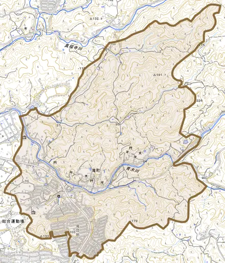 滝町とその周辺の地図。町の範囲を重ねている