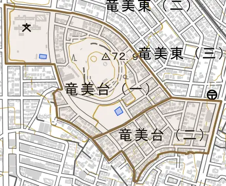 竜美台とその周辺の地図。町の範囲を重ねている