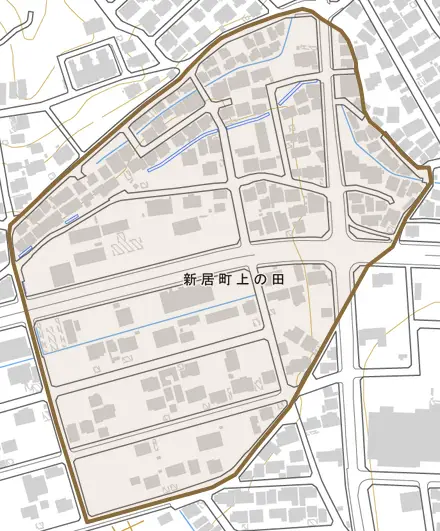 新居町上の田とその周辺の地図。町の範囲を重ねている
