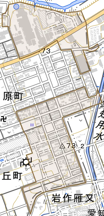 晴丘町東とその周辺の地図。町の範囲を重ねている