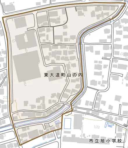 東大道町山の内とその周辺の地図。町の範囲を重ねている