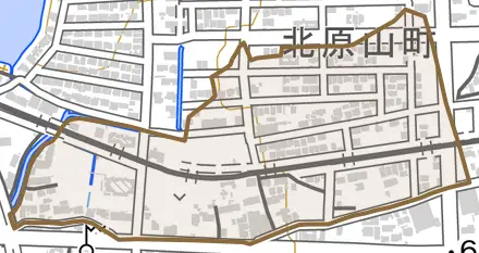 北原山町六田池とその周辺の地図。町の範囲を重ねている