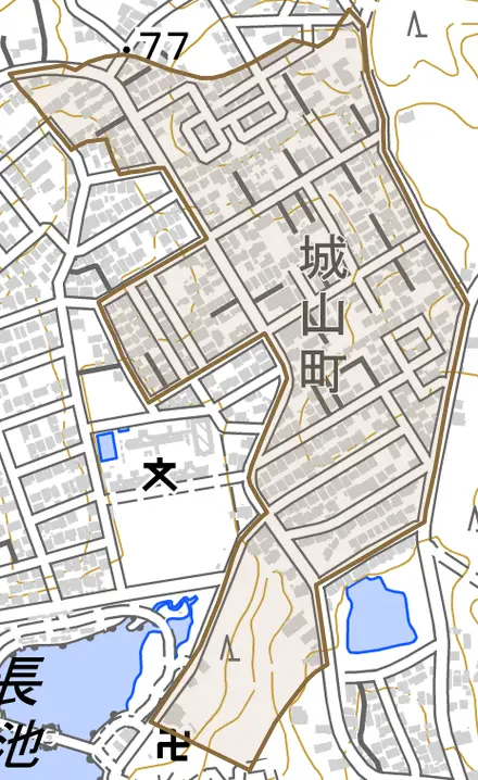 城山町三ツ池とその周辺の地図。町の範囲を重ねている